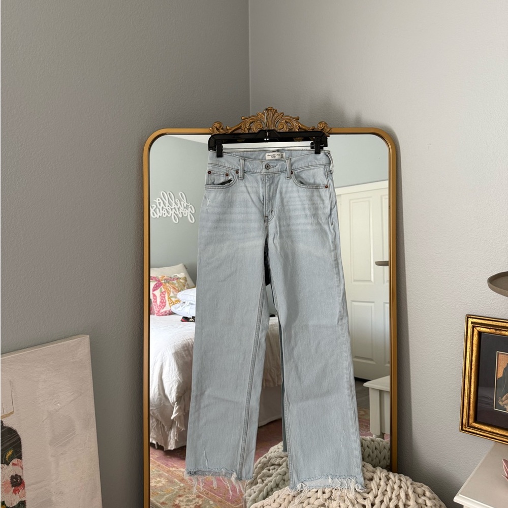 🤍🩵Abercrombie & Fitch Low Rise Baggy Jean🩵🤍 - Picture 8 of 11